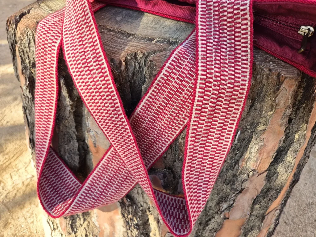 Bolso de lana de alpaca fucsia, hecho a mano y teñido con tintes naturales