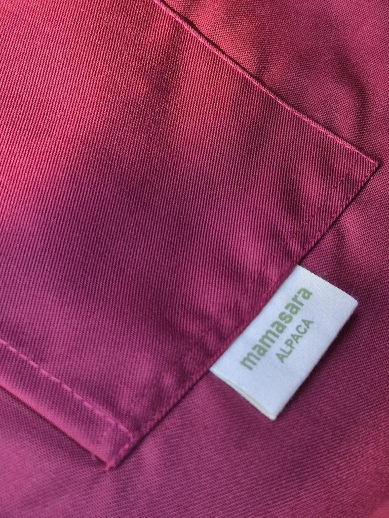 Bolso de lana de alpaca fucsia, hecho a mano y teñido con tintes naturales