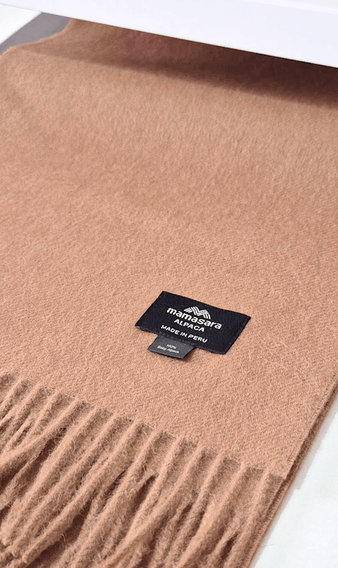 Bufanda de baby alpaca peruana color camel