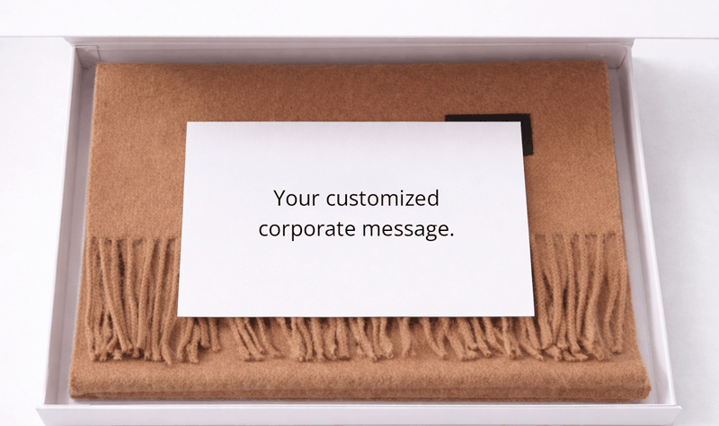 Bufanda con tarjeta con mensaje corporativo